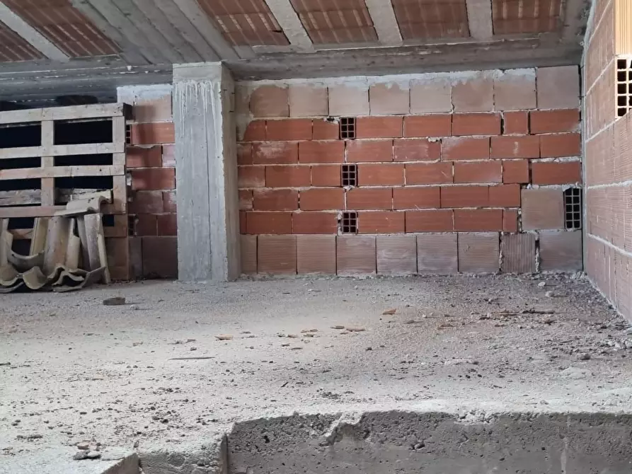 Immagine 14 di Casa colonica in vendita  a Formia