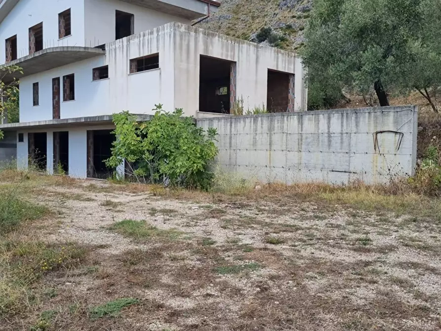 Immagine 1 di Casa colonica in vendita  a Formia