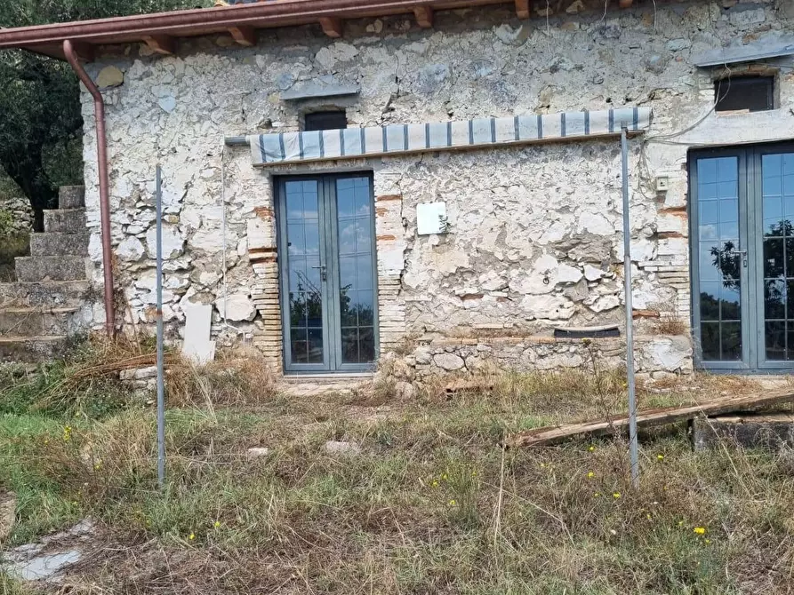 Immagine 8 di Casa colonica in vendita  a Formia