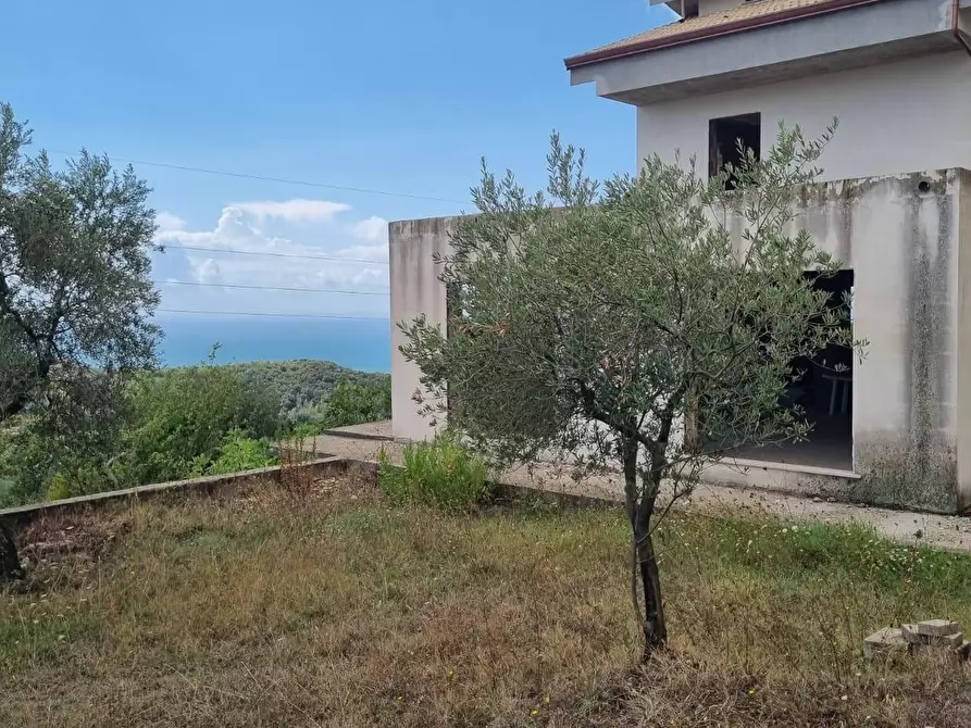 Immagine 6 di Casa colonica in vendita  a Formia
