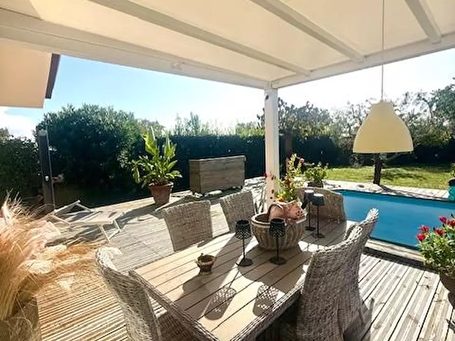 Immagine 5 di Villa in vendita  a Camaiore