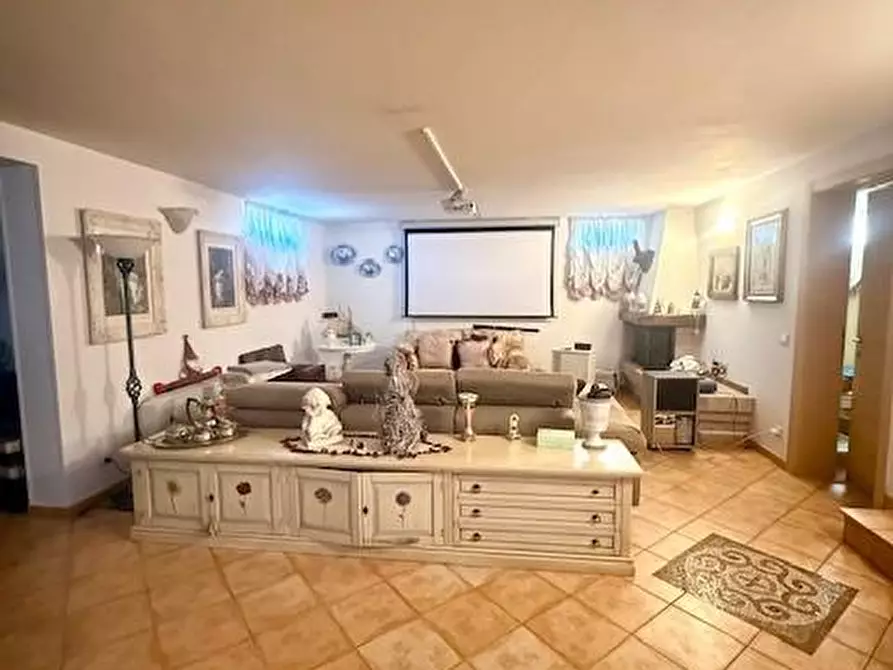 Immagine 22 di Villa in vendita  a Camaiore