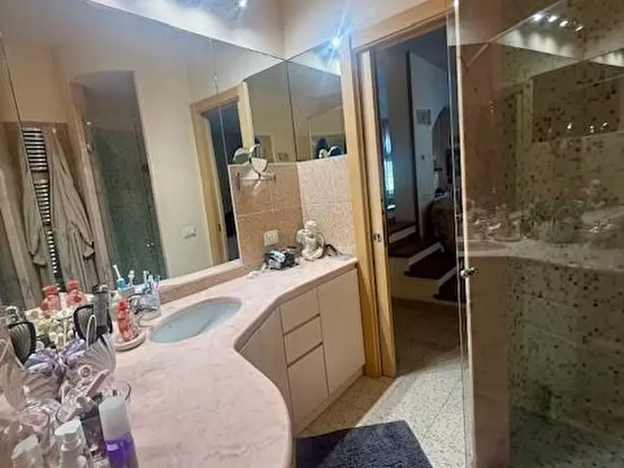 Immagine 32 di Villa in vendita  a Camaiore