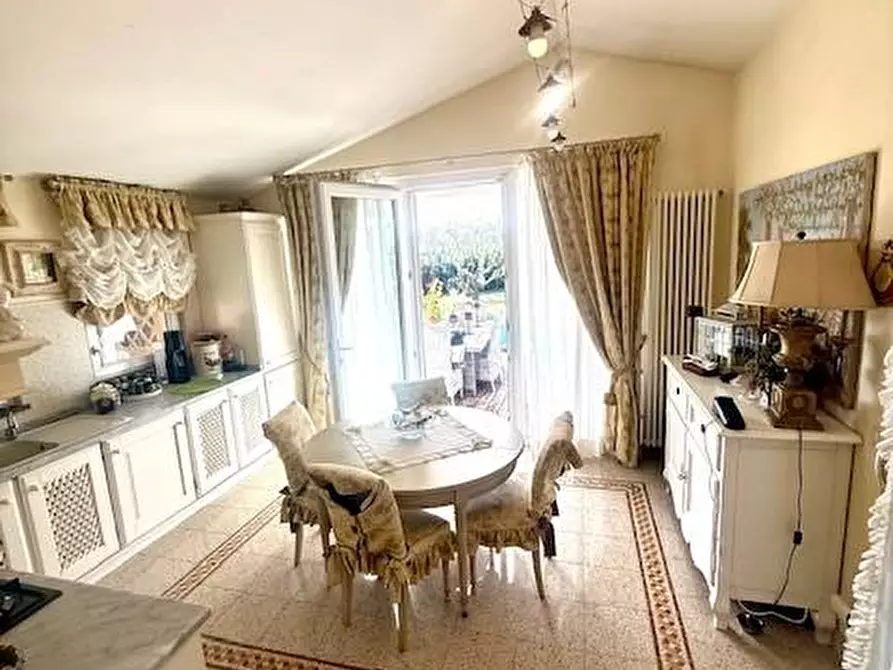 Immagine 55 di Villa in vendita  a Camaiore