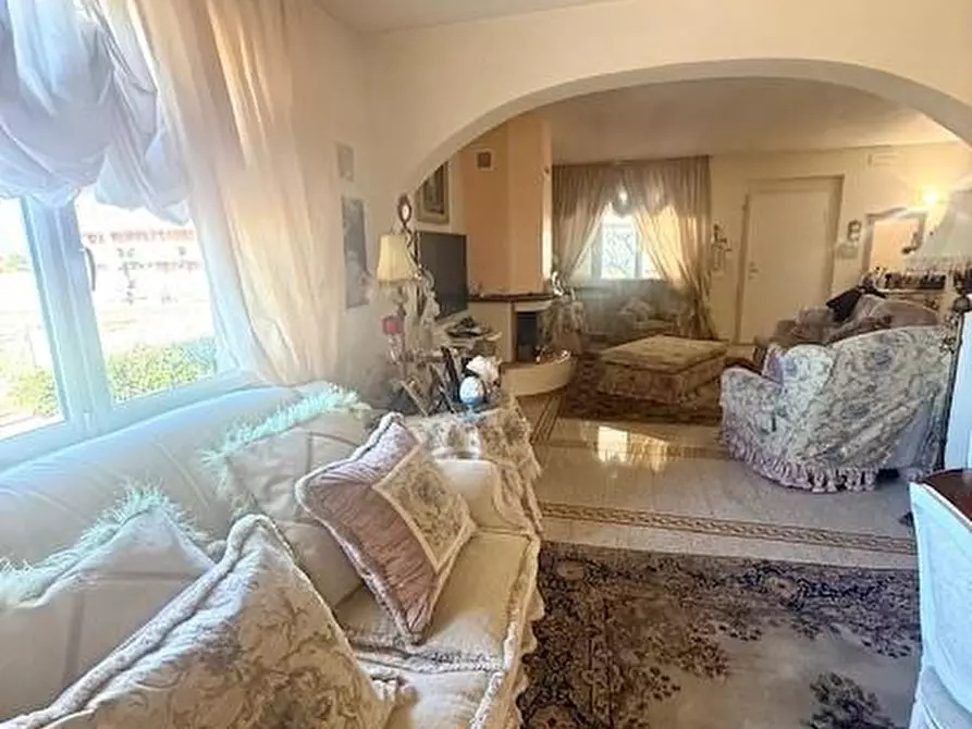Immagine 36 di Villa in vendita  a Camaiore