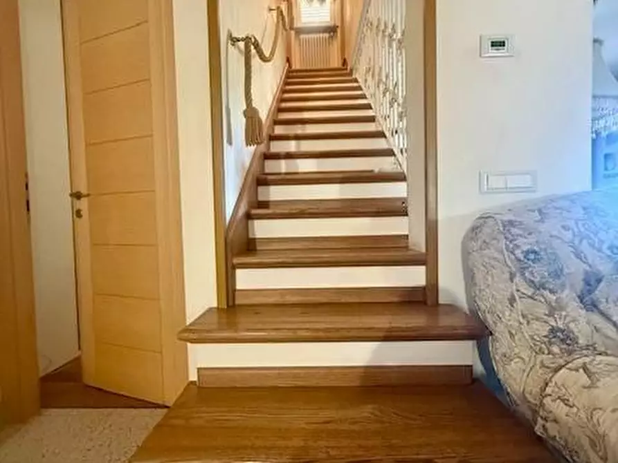 Immagine 11 di Villa in vendita  a Camaiore