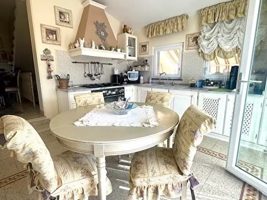 Immagine 56 di Villa in vendita  a Camaiore