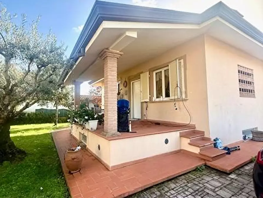 Immagine 7 di Villa in vendita  a Camaiore