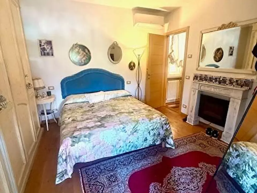 Immagine 48 di Villa in vendita  a Camaiore