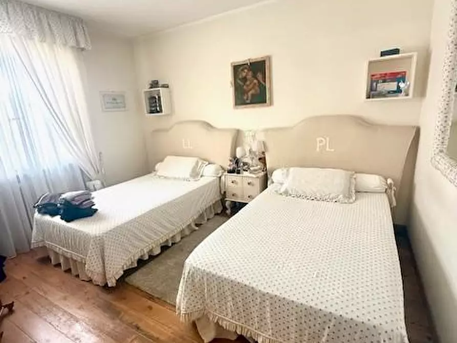 Immagine 26 di Villa in vendita  a Camaiore
