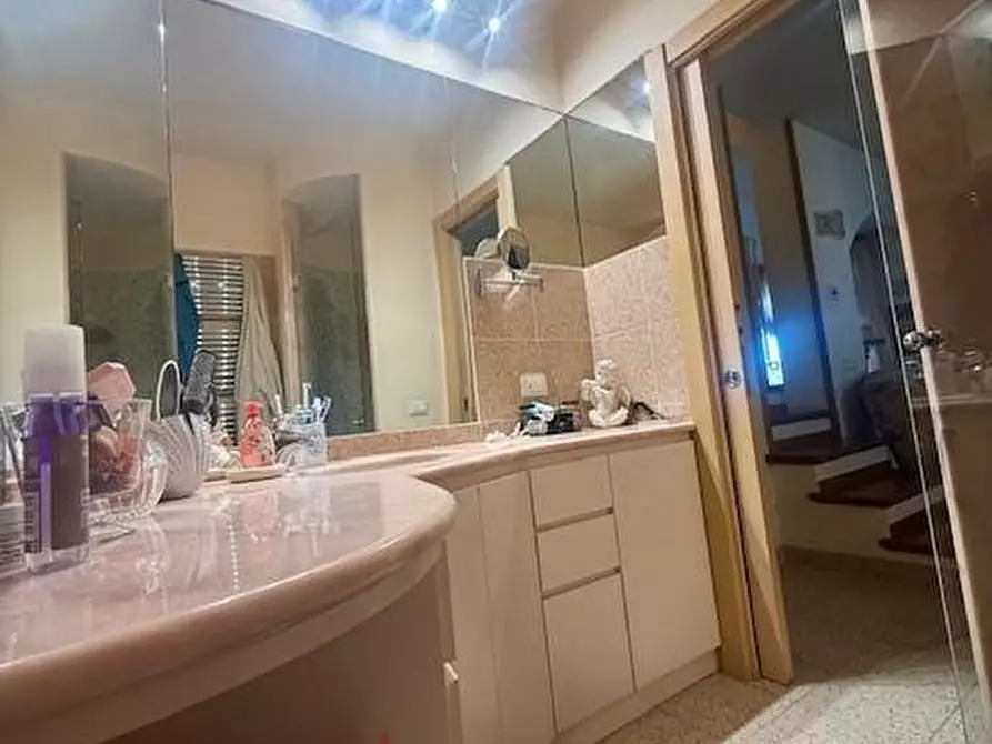 Immagine 33 di Villa in vendita  a Camaiore