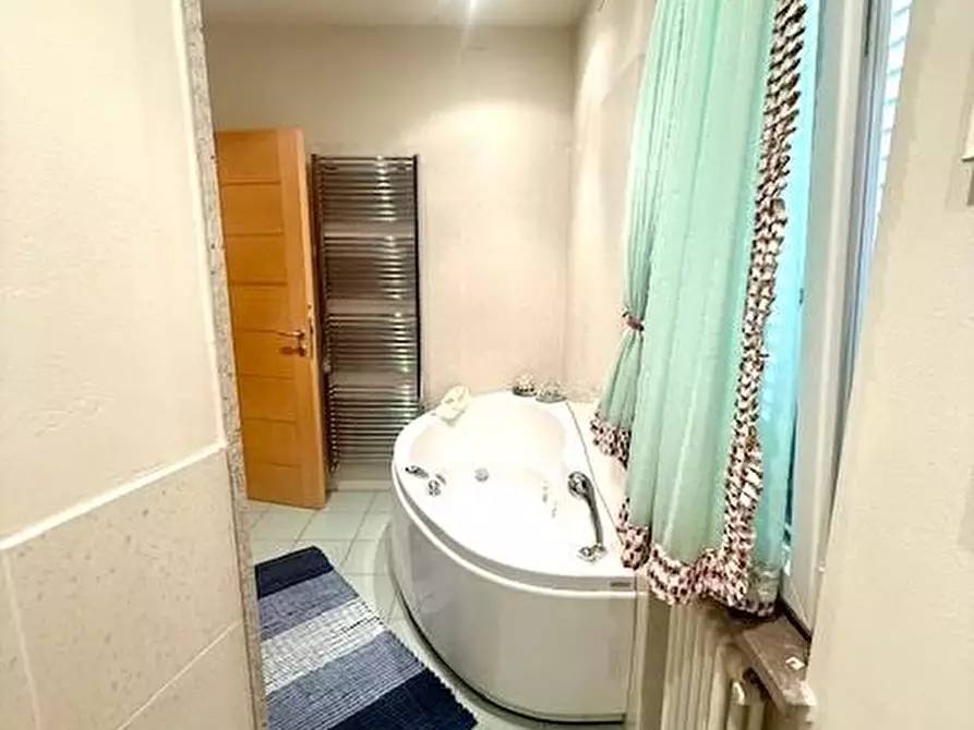 Immagine 53 di Villa in vendita  a Camaiore