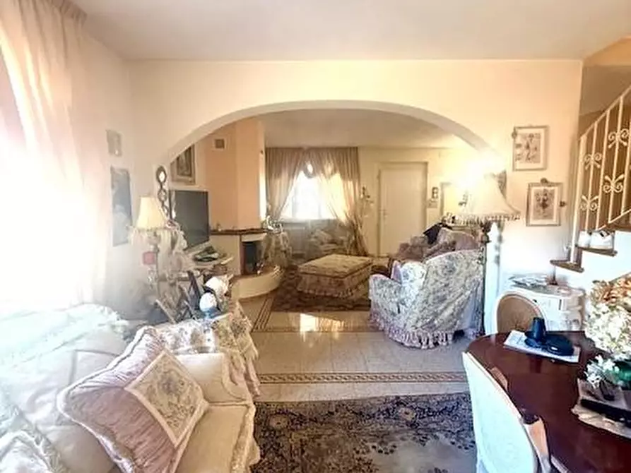 Immagine 17 di Villa in vendita  a Camaiore