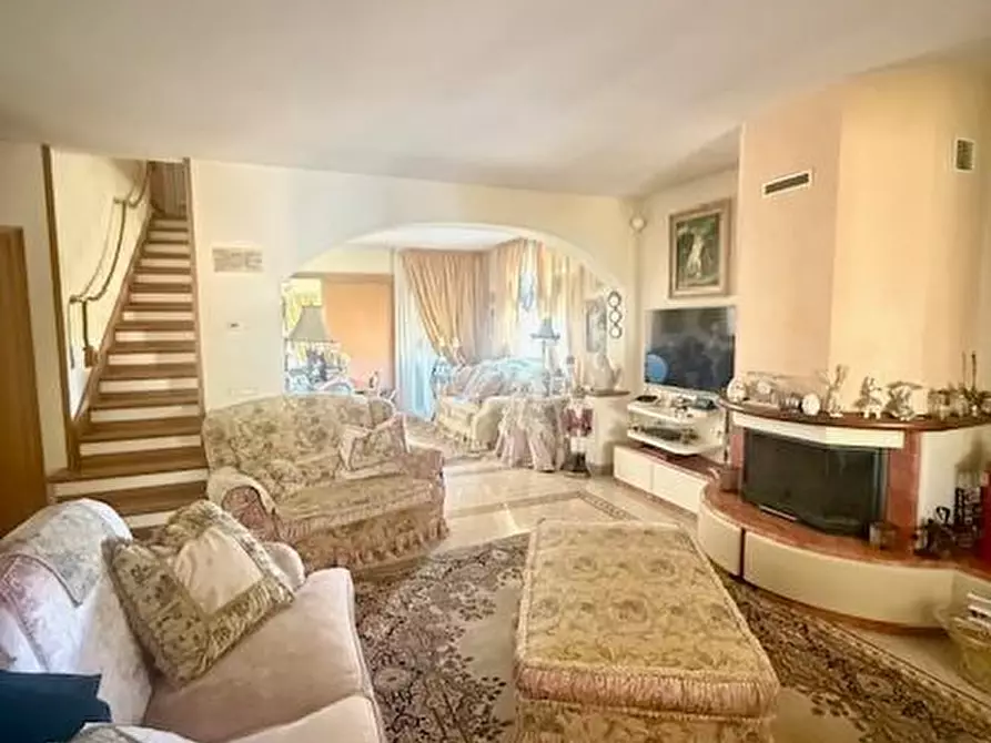 Immagine 12 di Villa in vendita  a Camaiore