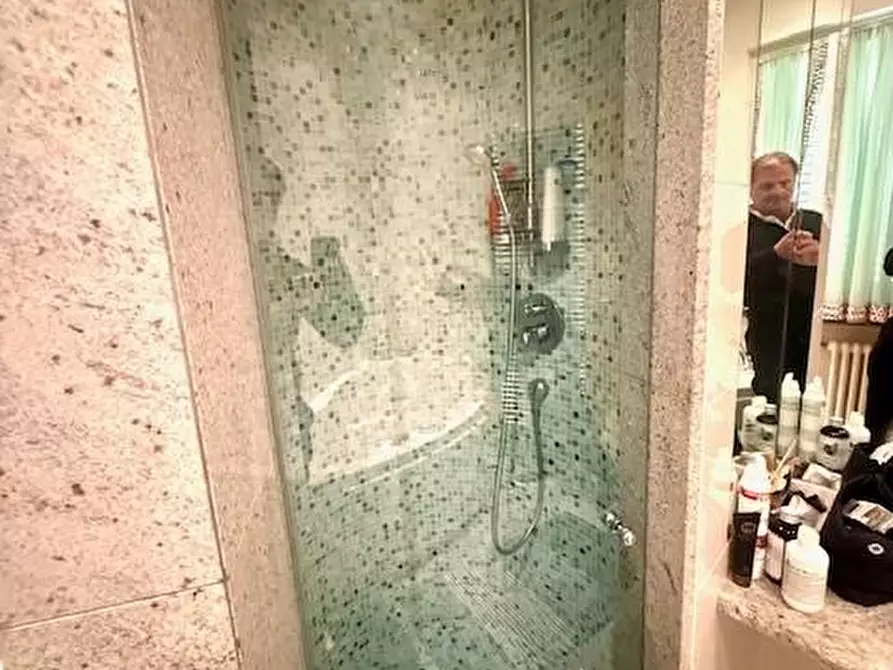 Immagine 51 di Villa in vendita  a Camaiore