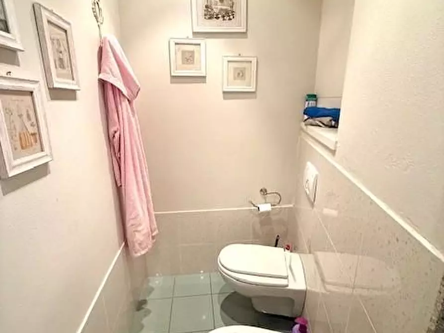 Immagine 52 di Villa in vendita  a Camaiore