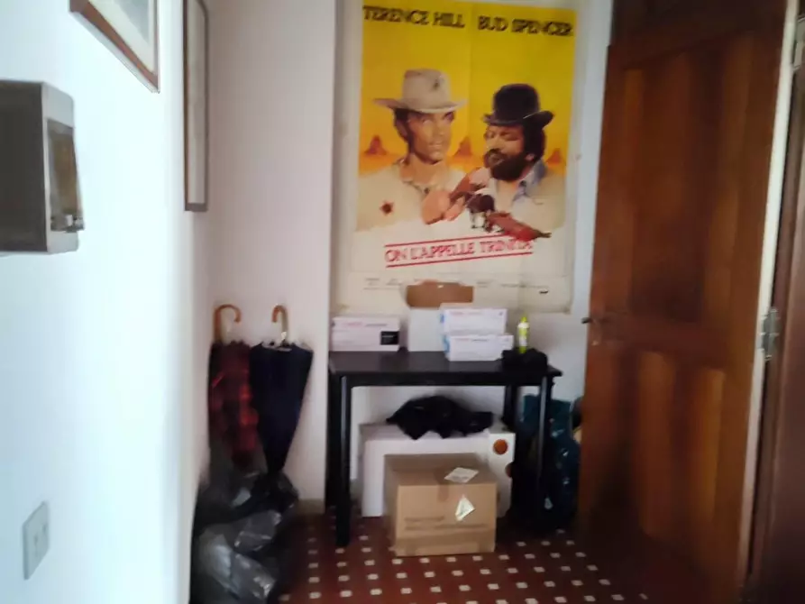 Immagine 8 di Ufficio in vendita  a Carrara