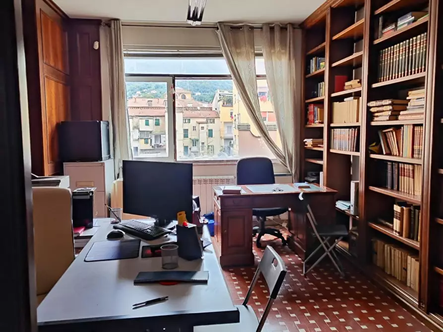 Immagine 6 di Ufficio in vendita  a Carrara