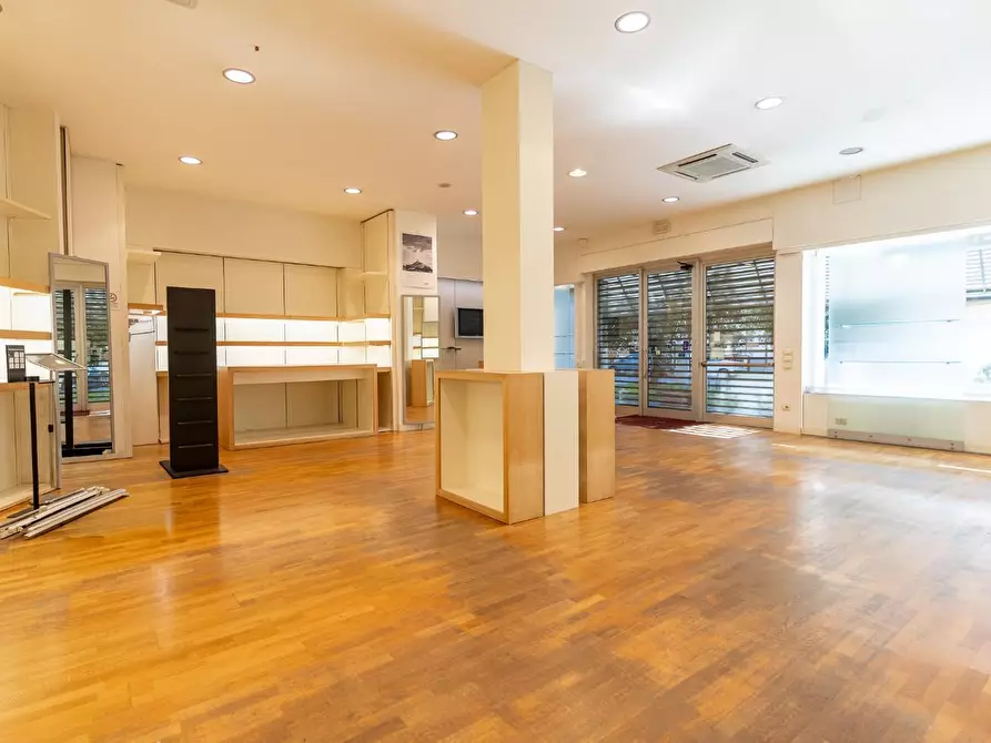 Immagine 12 di Locale commerciale in affitto  a Empoli