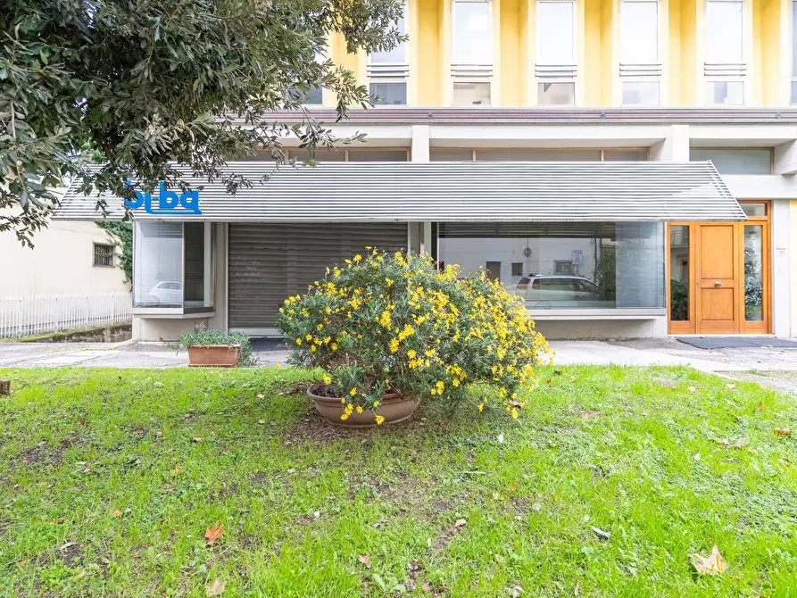 Immagine 1 di Locale commerciale in affitto  a Empoli