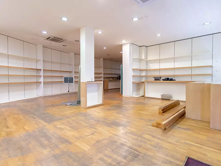 Immagine 5 di Locale commerciale in affitto  a Empoli