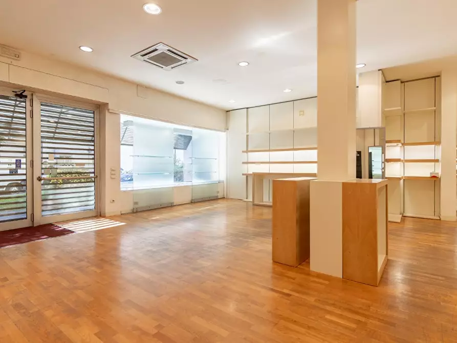 Immagine 14 di Locale commerciale in affitto  a Empoli