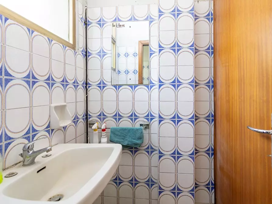 Immagine 23 di Locale commerciale in affitto  a Empoli