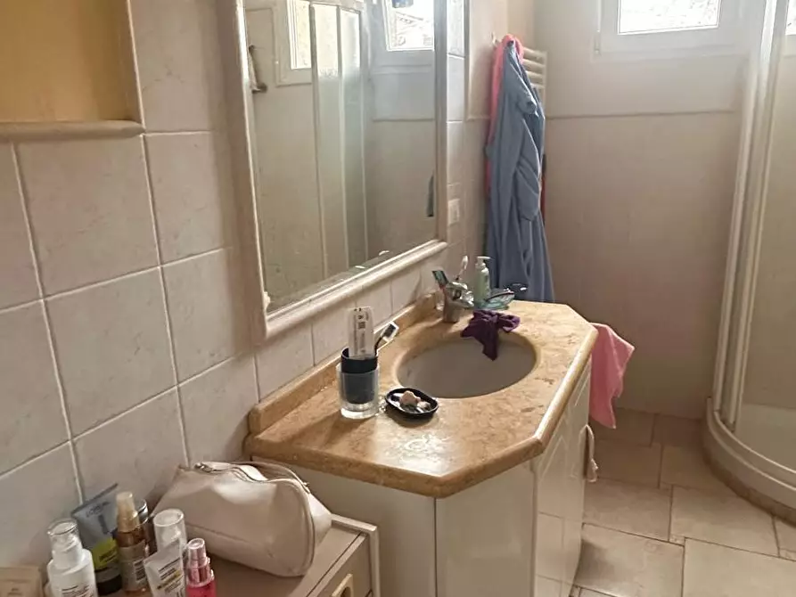 Immagine 25 di Appartamento in vendita  a Lucca