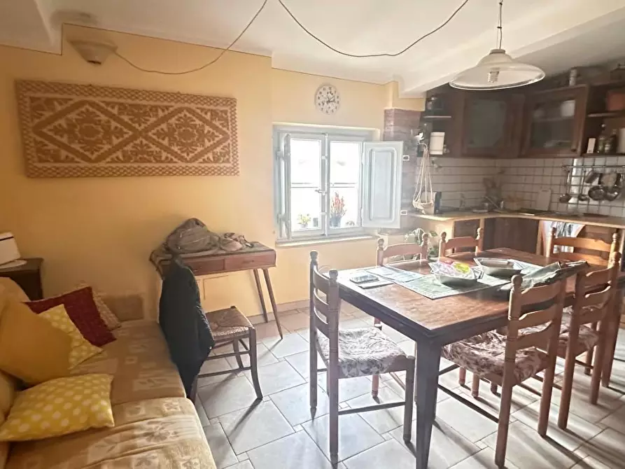 Immagine 5 di Appartamento in vendita  a Lucca