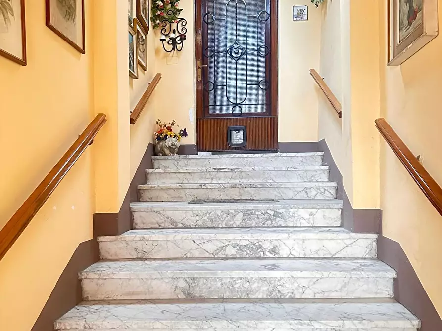 Immagine 30 di Appartamento in vendita  a Lucca