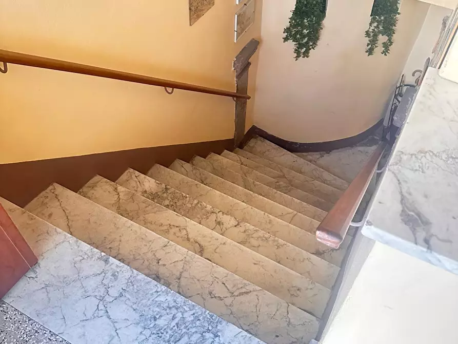 Immagine 29 di Appartamento in vendita  a Lucca