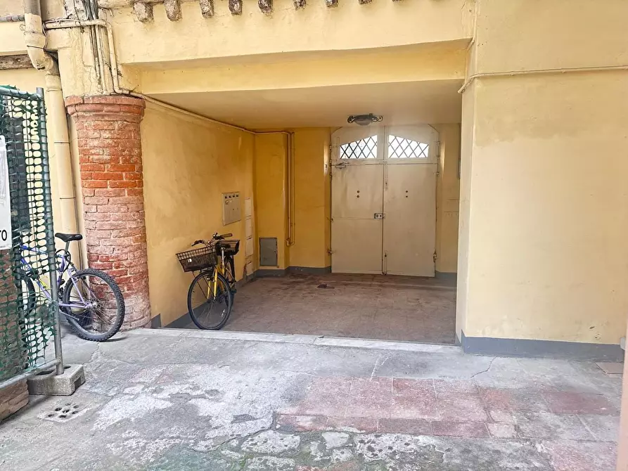 Immagine 34 di Appartamento in vendita  a Lucca