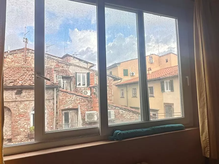 Immagine 2 di Appartamento in vendita  a Lucca