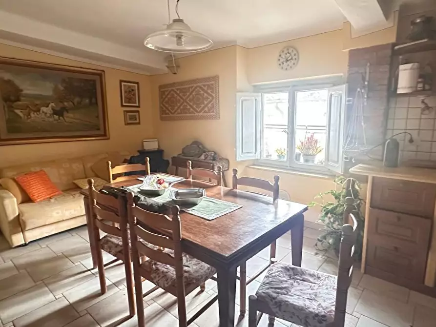 Immagine 1 di Appartamento in vendita  a Lucca