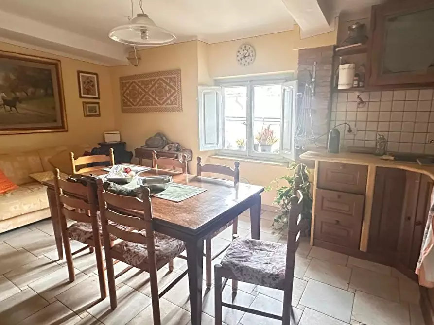 Immagine 6 di Appartamento in vendita  a Lucca