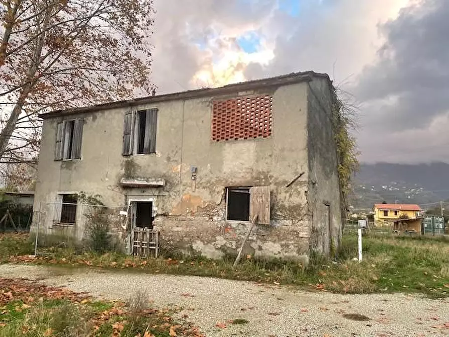 Immagine 3 di Casa semindipendente in vendita  a Massa