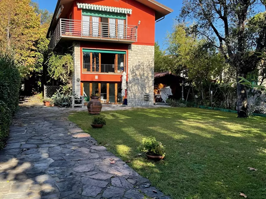 Immagine 18 di Villa in vendita  a Forte Dei Marmi