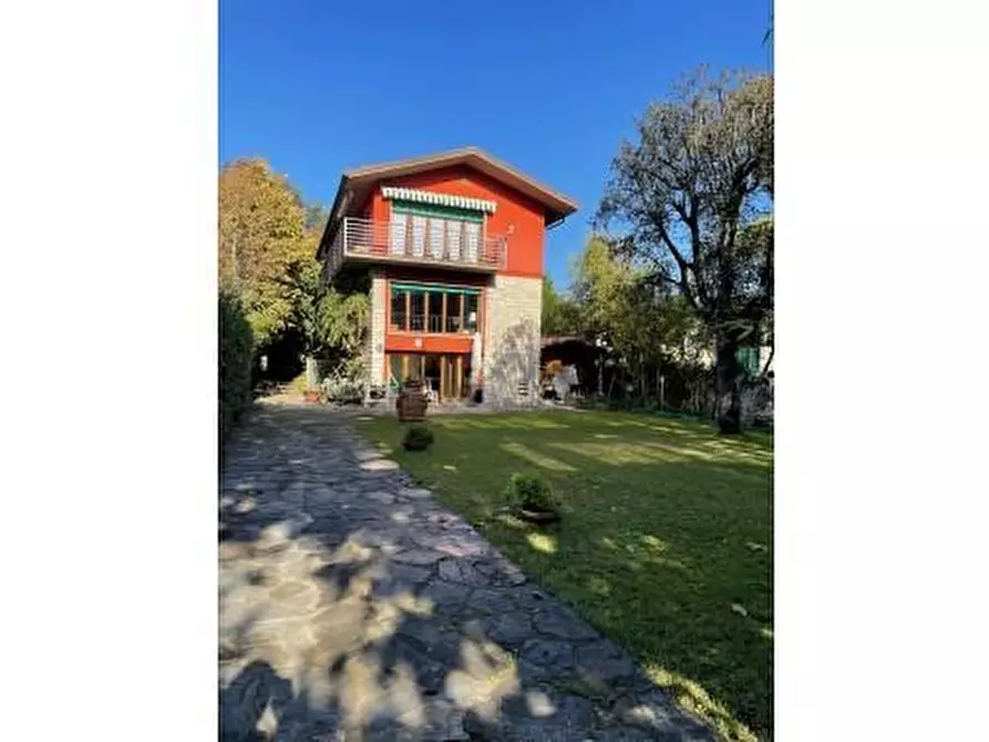 Immagine 9 di Villa in vendita  a Forte Dei Marmi