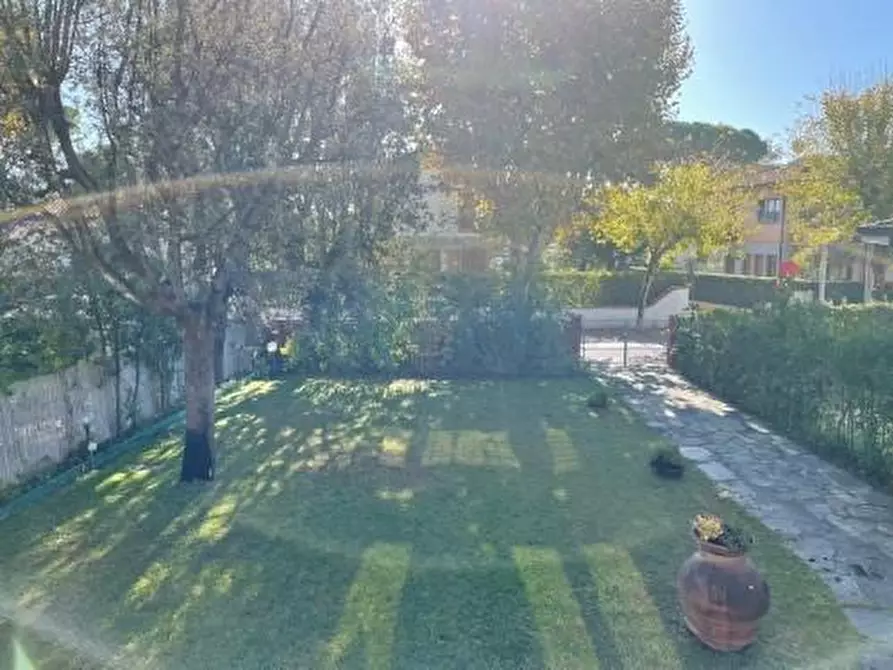 Immagine 8 di Villa in vendita  a Forte Dei Marmi