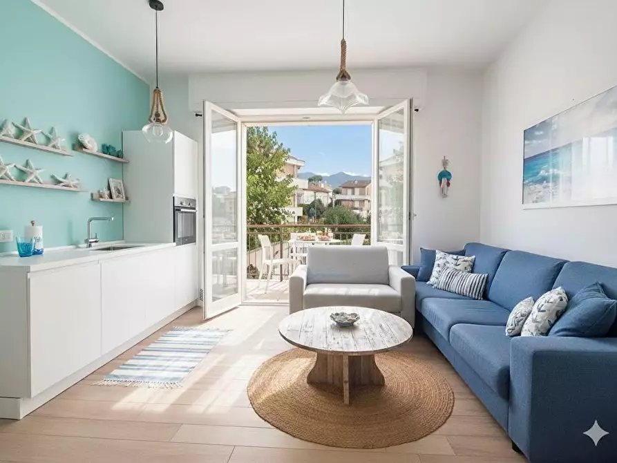 Immagine 16 di Appartamento in vendita  a Camaiore