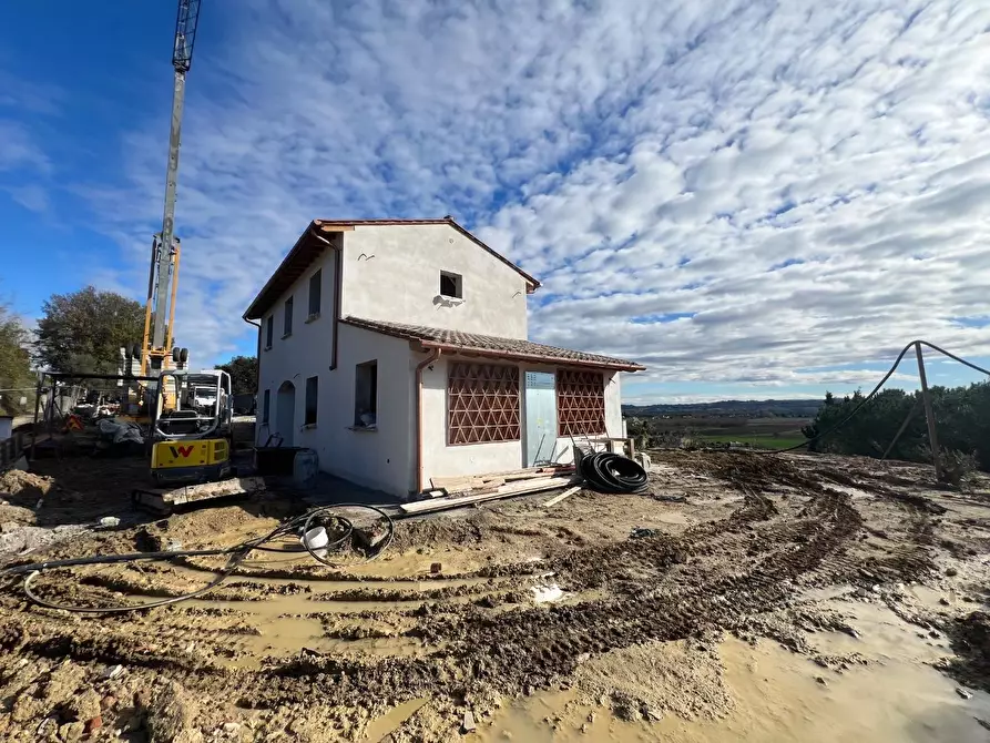 Immagine 2 di Villa in vendita  a Santa Maria A Monte