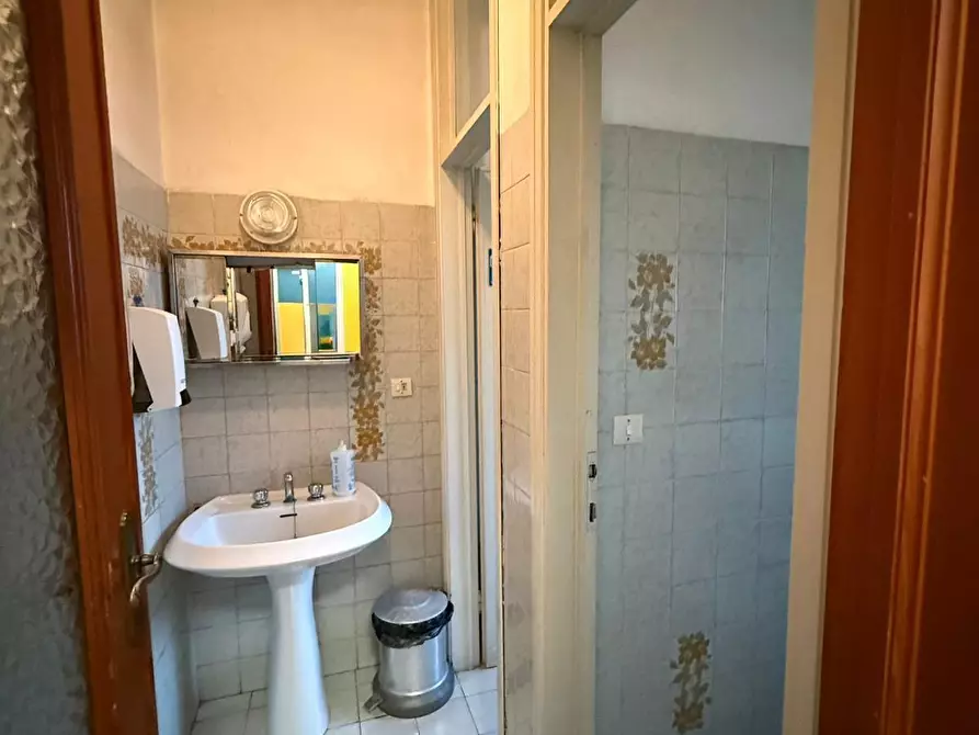 Immagine 8 di Ufficio in affitto  a San Giuliano Terme
