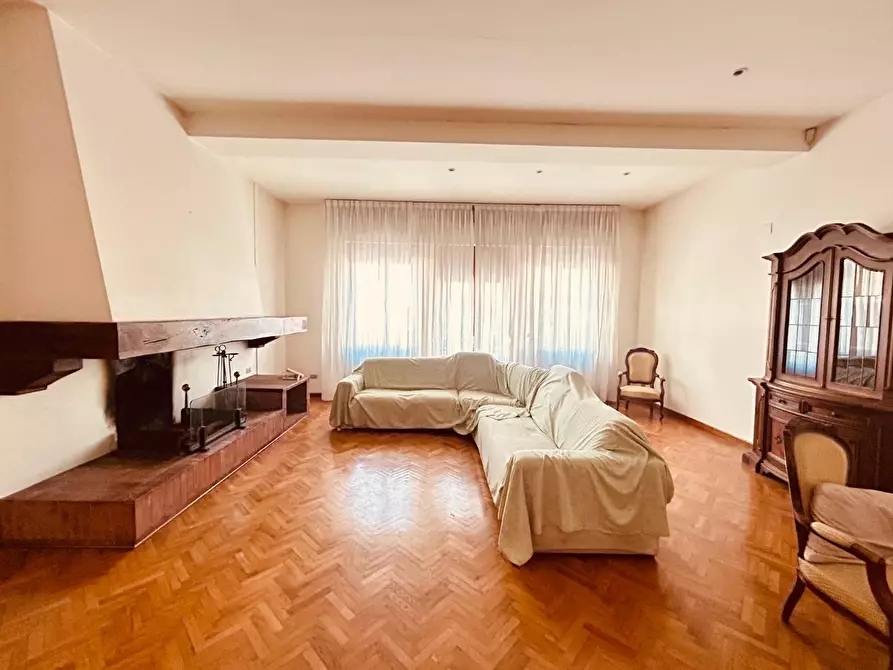 Immagine 2 di Villa in vendita  a Empoli