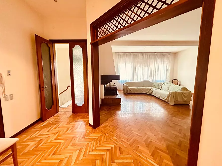 Immagine 4 di Villa in vendita  a Empoli