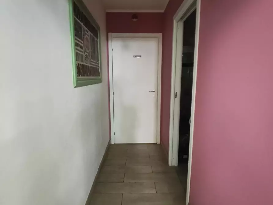 Immagine 12 di Locale commerciale in vendita  a Lucca