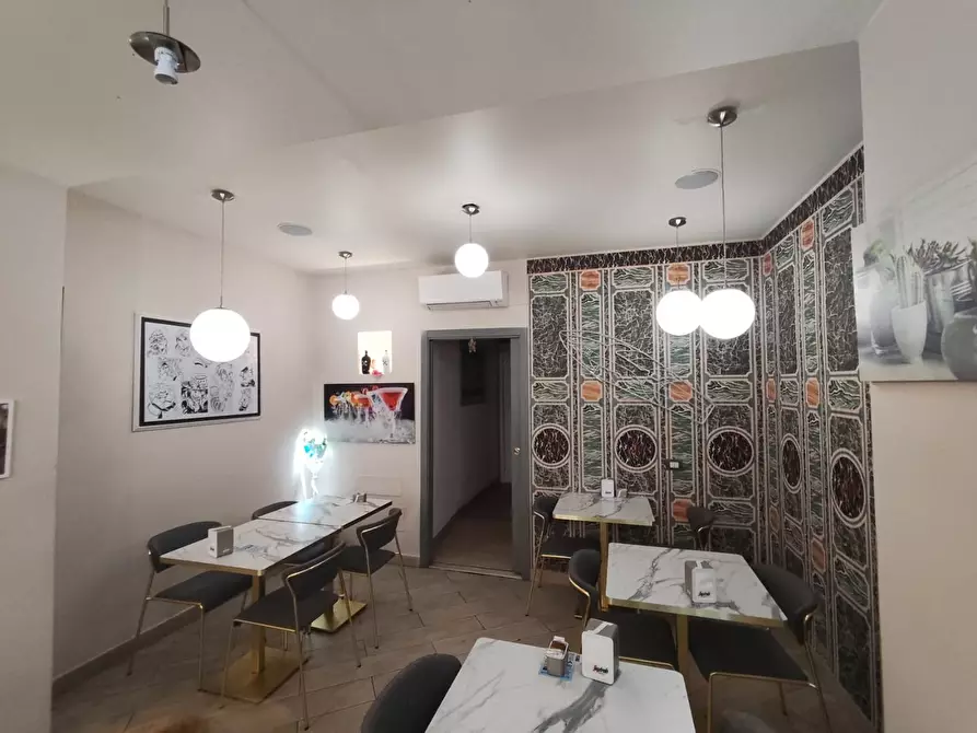 Immagine 16 di Locale commerciale in vendita  a Lucca