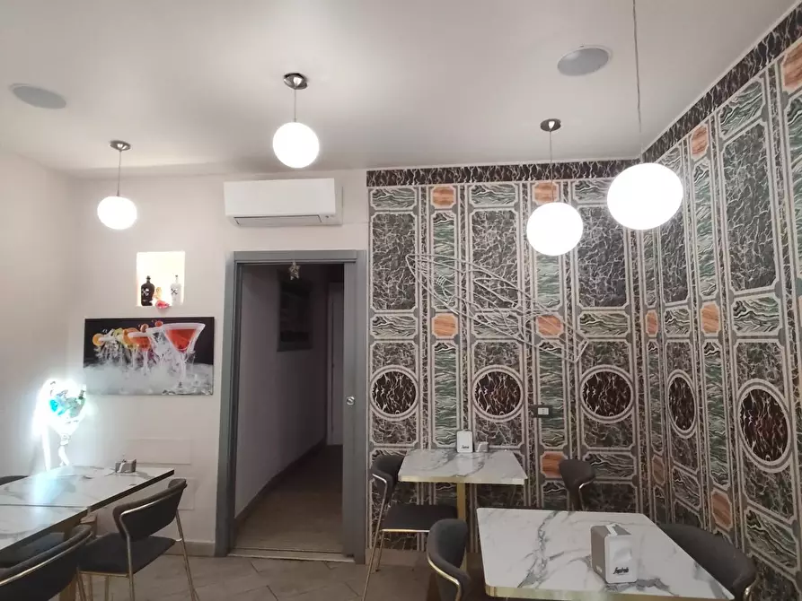 Immagine 13 di Locale commerciale in vendita  a Lucca