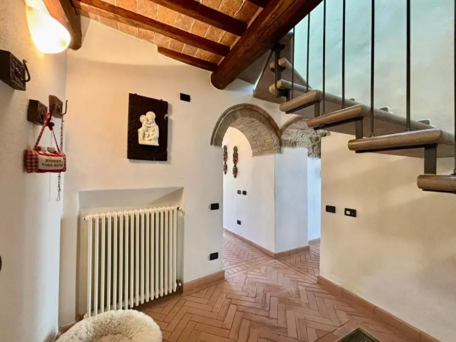 Immagine 47 di Casa colonica in vendita  a Volterra