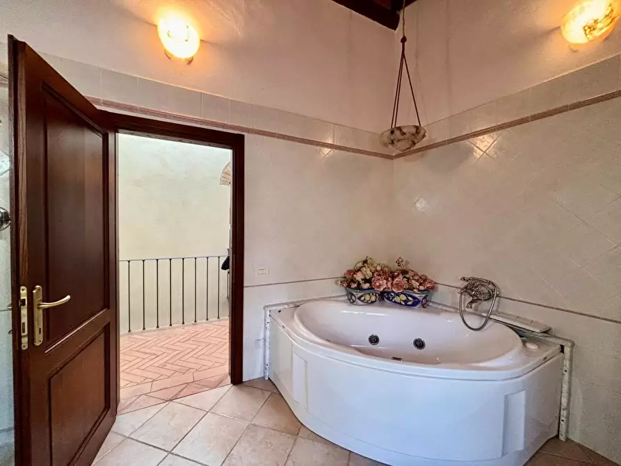 Immagine 82 di Casa colonica in vendita  a Volterra
