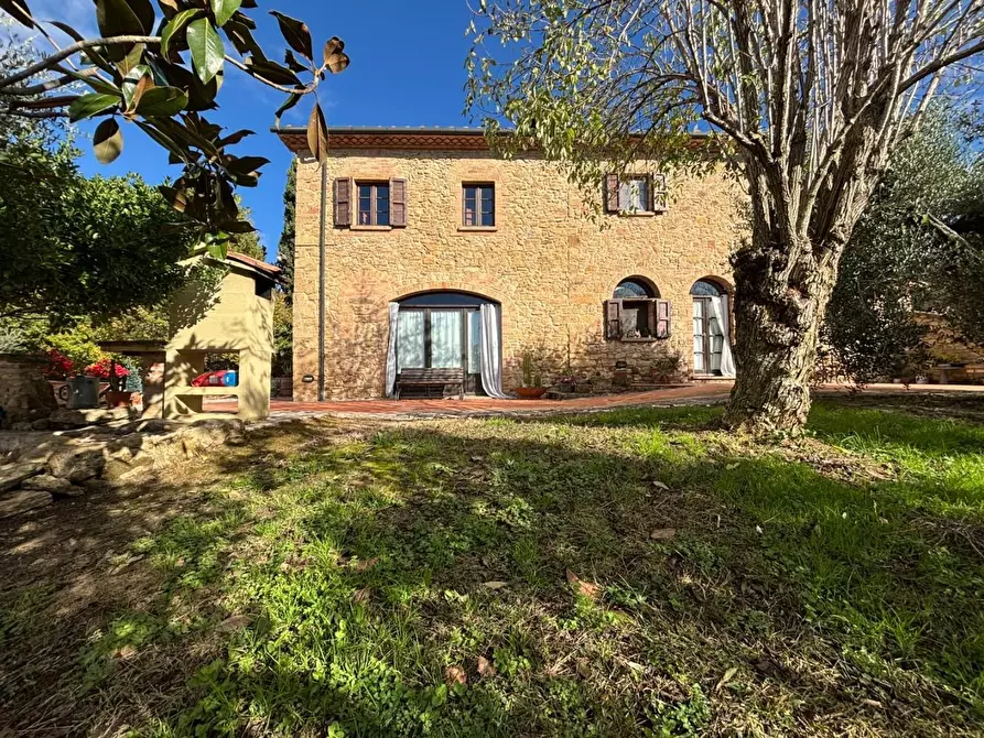Immagine 2 di Casa colonica in vendita  a Volterra